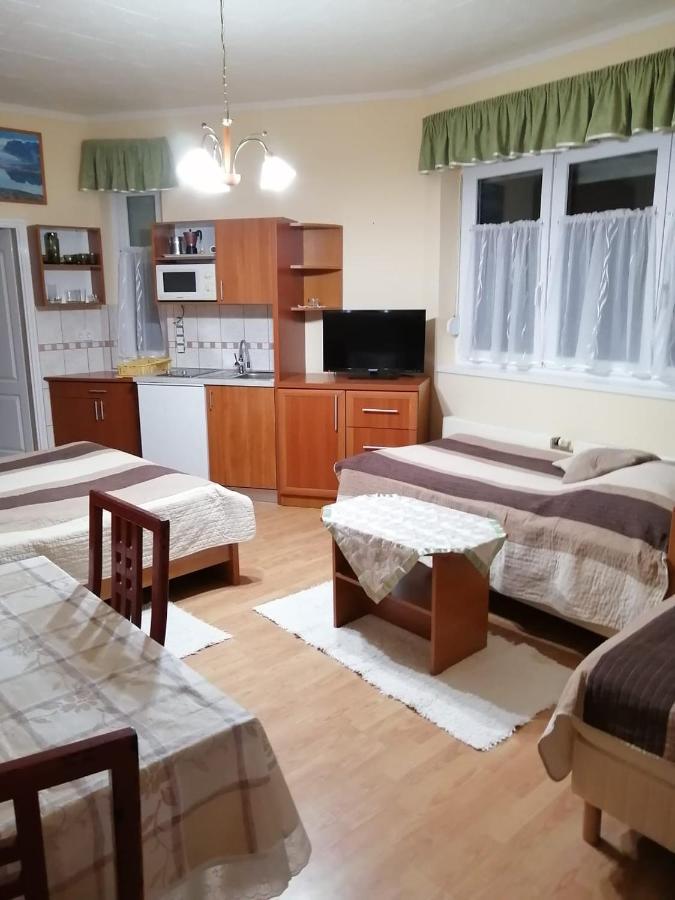Molnar Apartment Шарвар Экстерьер фото