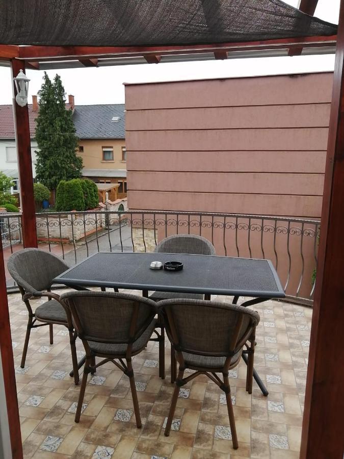 Molnar Apartment Шарвар Экстерьер фото