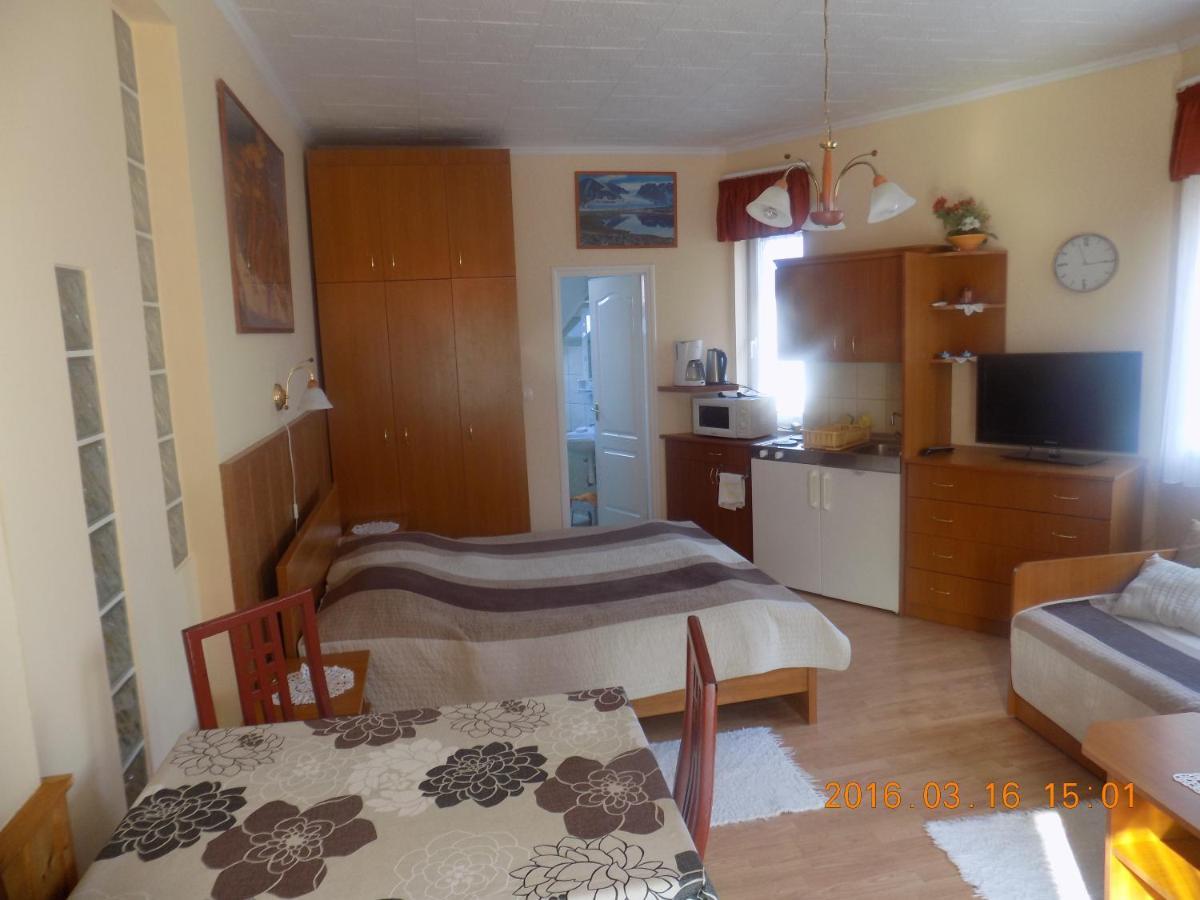 Molnar Apartment Шарвар Экстерьер фото