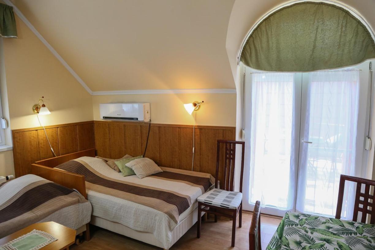 Molnar Apartment Шарвар Экстерьер фото