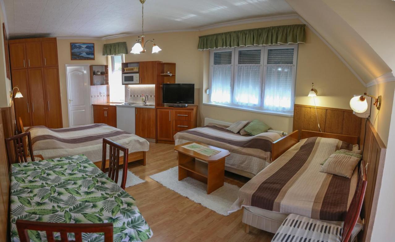 Molnar Apartment Шарвар Экстерьер фото